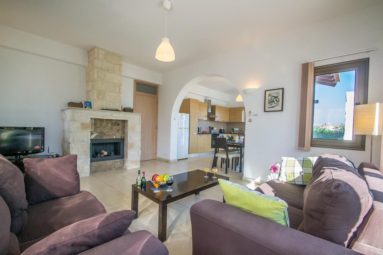 Rada'S Vacation Home Ayía Nápa Extérieur photo