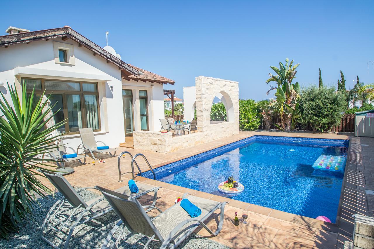 Rada'S Vacation Home Ayía Nápa Extérieur photo