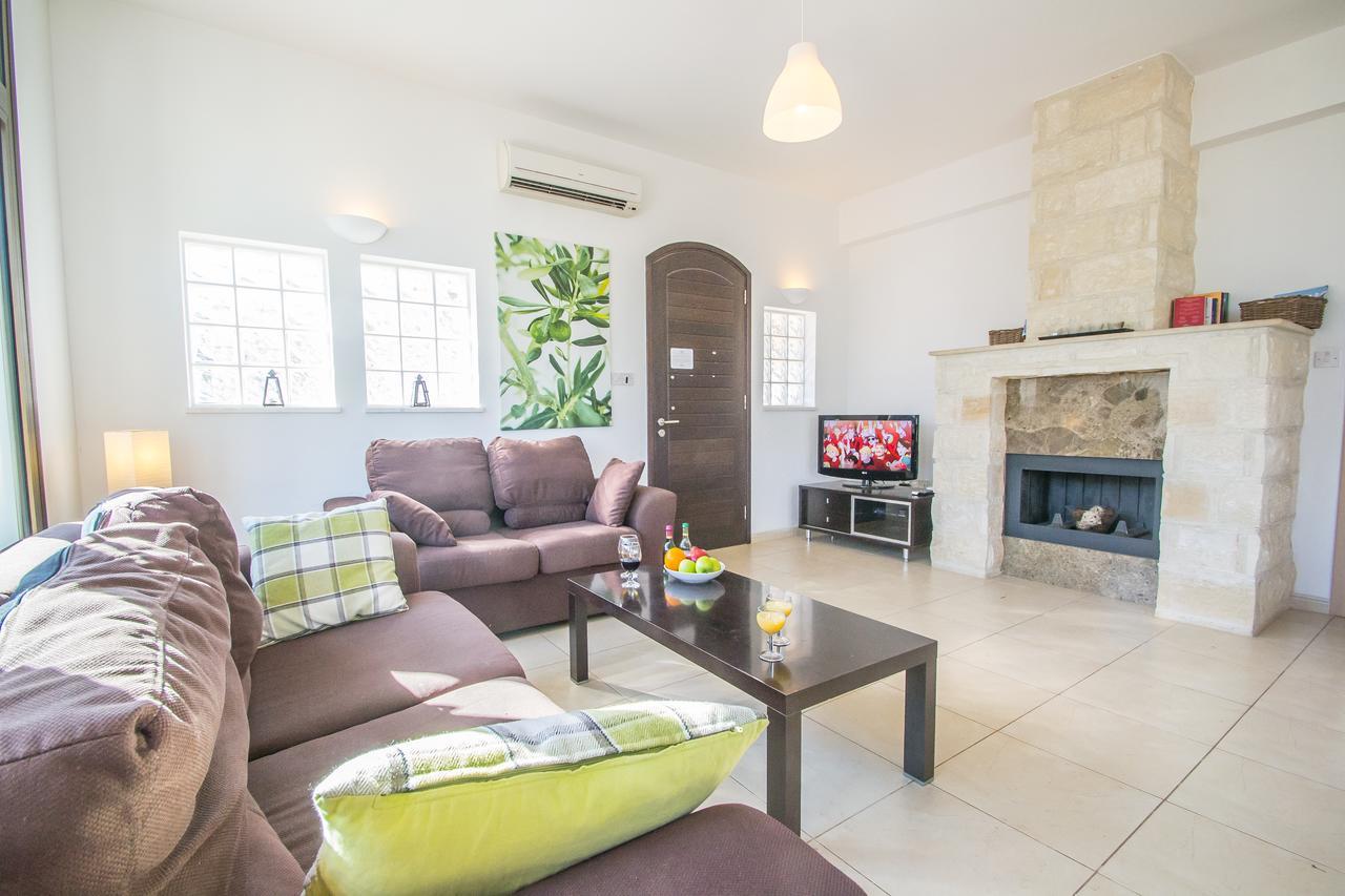 Rada'S Vacation Home Ayía Nápa Extérieur photo