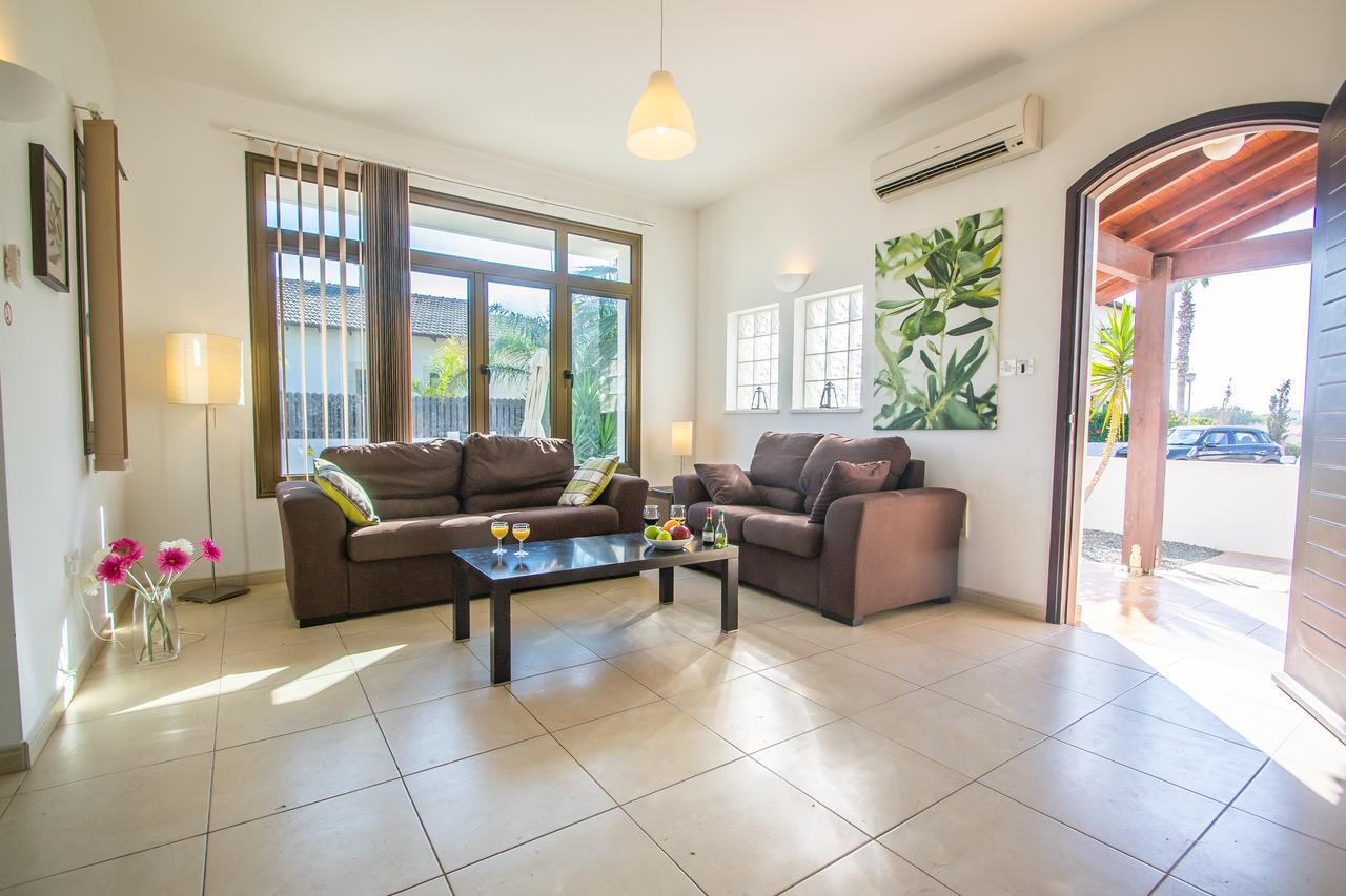 Rada'S Vacation Home Ayía Nápa Extérieur photo